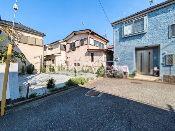 接道状況および現場風景　【新座市野寺４丁目】 建物のプレゼンをさせていただきますので、実際の完成イメージを思い描いていただくことができます。お気軽にお問合せ下さい。 
