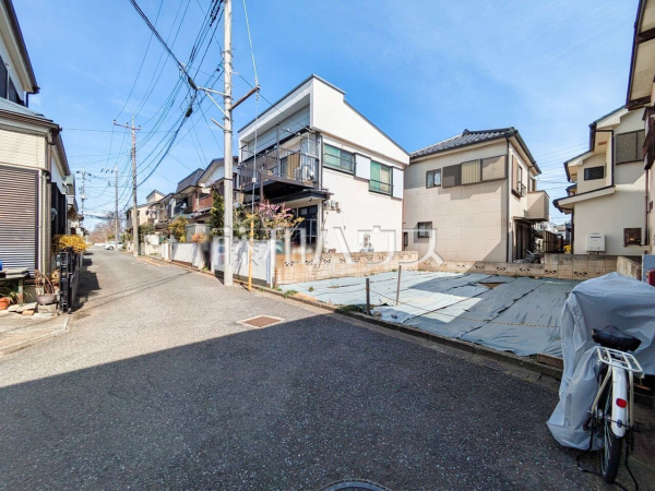 接道状況および現場風景　【新座市野寺４丁目】 平日のご案内も可能です。まずはお気軽にお問合せ下さいませ。 