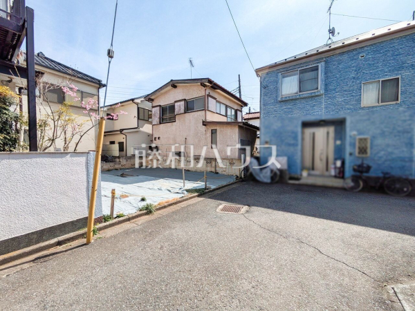 接道状況および現場風景　【新座市野寺４丁目】 建物のプレゼンをさせていただきますので、実際の完成イメージを思い描いていただくことができます。お気軽にお問合せ下さい。 