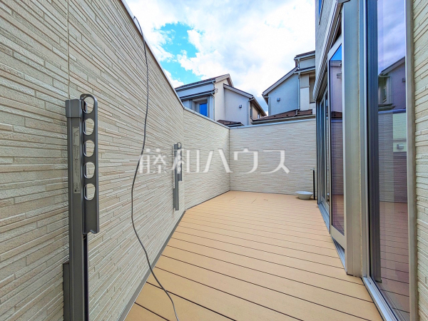 1号棟　1階デッキ　【小平市花小金井５丁目】