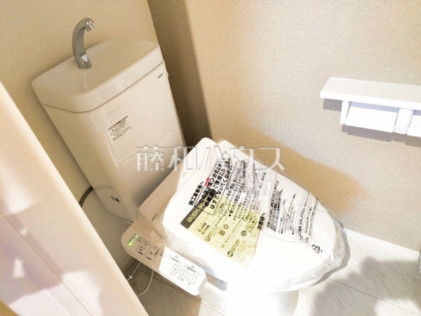4号棟　トイレ　ォシュレット付きトイレ！リビング・お風呂に続いて意外と癒しの空間かも！？　【八王子市日吉町】