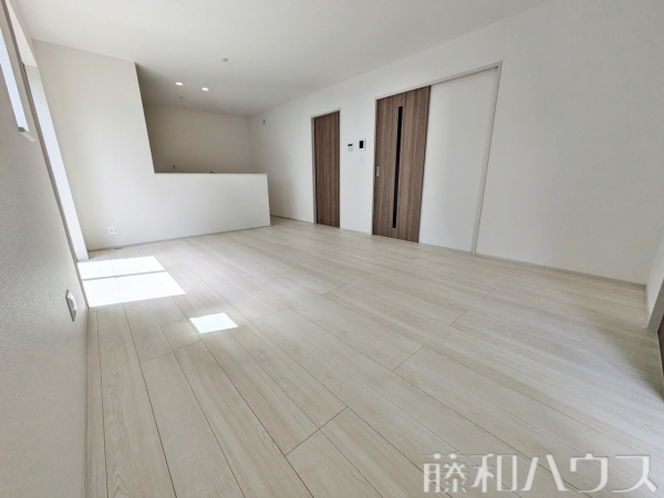 2号棟　リビング　【名古屋市守山区大字上志段味字東谷】