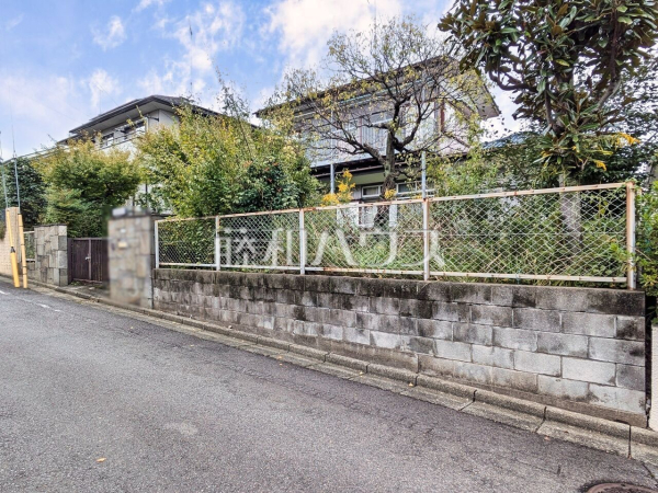 現地写真(現況：古屋有)　【八王子市めじろ台２丁目】 物件の事、諸費用の事など、小さな疑問もお気軽にご連絡・ご相談下さい。 