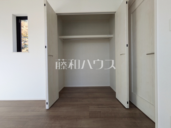 ≪A号棟　収納≫枕棚とハンガーパイプで効率良く、たくさん収納できるクローゼット！お部屋をきれいに保てそうですね。【稲城市坂浜】