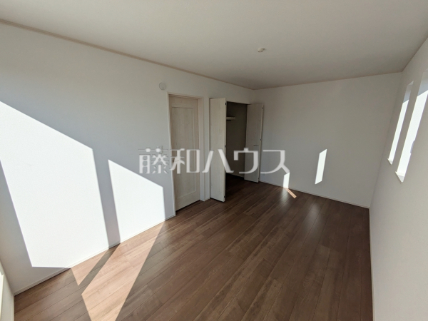 ≪A号棟　その他居室≫各居室に収納スペース完備！【稲城市坂浜】