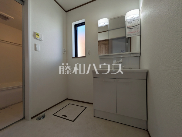 B号棟　洗面室　【稲城市坂浜】
