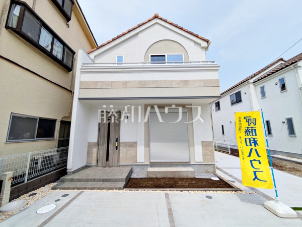 1号棟　外観　【調布市深大寺元町４丁目】
白を基調とした明るめの配色で、柔らかくほっこりとした姿のマイホームです。　