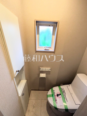 ≪3号棟　トイレ≫各階のトイレにはウォシュレットと収納完備！【調布市深大寺元町４丁目】　