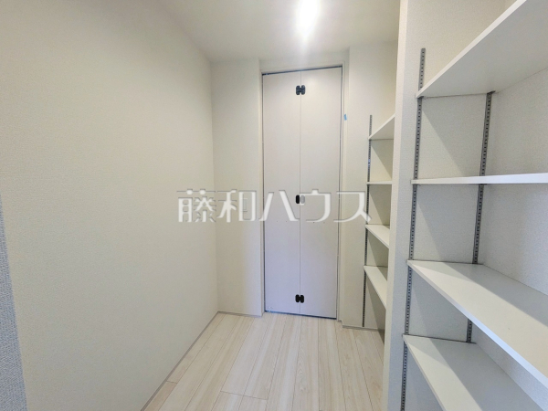 2号棟　パントリー　【八王子市中野町】
