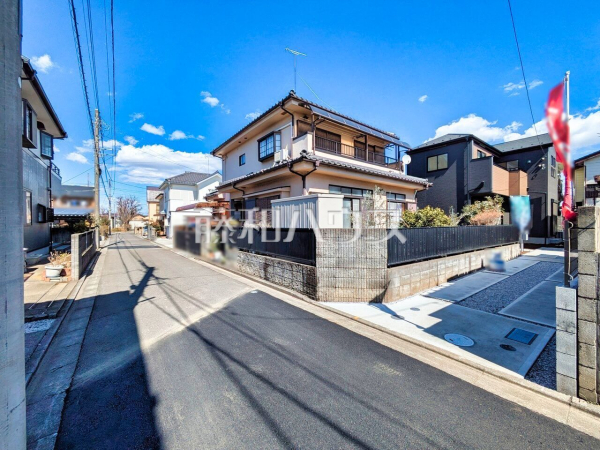 接道状況および現場風景　【所沢市東狭山ケ丘３丁目】 見学はしたいけど、なかなか時間が取れない・・・そんな方に出勤前や仕事終わりにマイホームを見学できるサポートをいたします。 