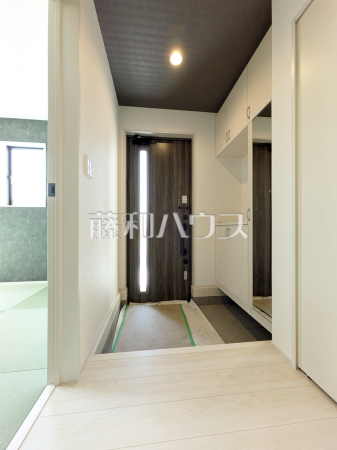1号棟　玄関　【所沢市和ケ原３丁目】