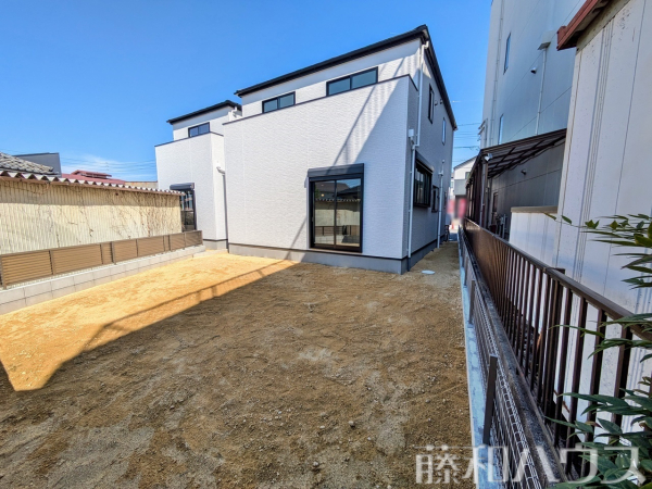 8号棟　南側外観および庭　【春日井市白山町６丁目】