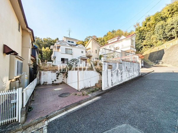 現地写真　【武蔵村山市中藤３丁目】 建物のプレゼンをさせていただきますので、実際の完成イメージを思い描いていただくことができます。お気軽にお問合せ下さい。 