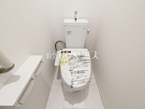 2号棟　トイレ　【練馬区石神井台８丁目】
ウォシュレット付きトイレ！リビング・お風呂に続いて意外と癒しの空間かも！？　