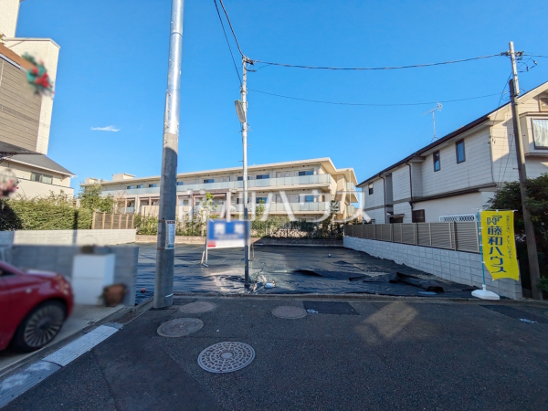 ≪現地外観≫周辺は落ち着いた雰囲気の住宅地です。小さなお子様がいるご家庭も安心です。 【世田谷区成城７丁目】