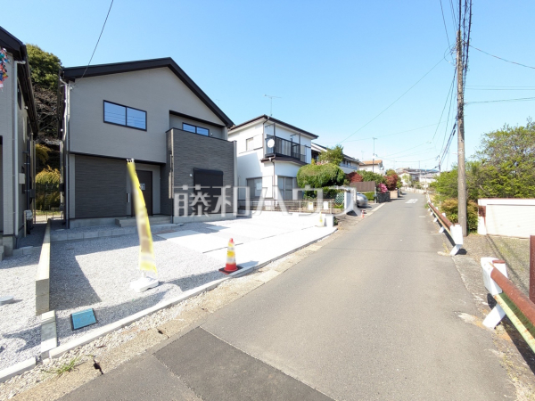 接道状況および現場風景　【八王子市緑町】物件の事、諸費用の事など小さな疑問もお気軽にご連絡・ご相談下さい。　