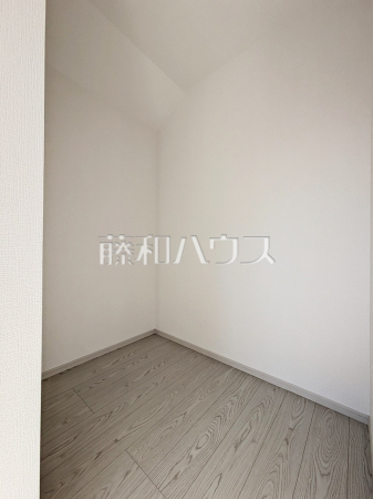 1号棟　収納量ばっちりのウォークインクローゼット！この機会に古い家具とはお別れできるかも！？　【八王子市緑町】