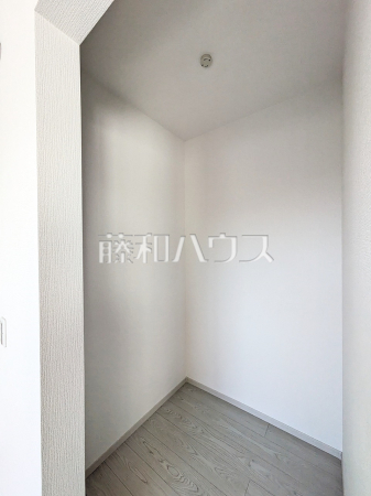 2号棟　ウォークインクローゼット　【八王子市緑町】
ウォークインクローゼットは、お洋服等がたくさん収納できて便利です。　
