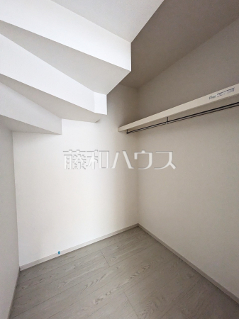 2号棟　ファミリークローク　【八王子市緑町】家族の衣類をまとめることで、洗濯後の家事動線を短くすることができます。