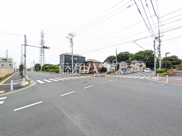 接道状況および現場風景　【立川市若葉町３丁目】周辺環境はもちろん、日当たりや設備仕様など、実際に行ってみないと分からないことも多くございます。担当がご案内いたしますので、お気軽にお問い合わせください。
