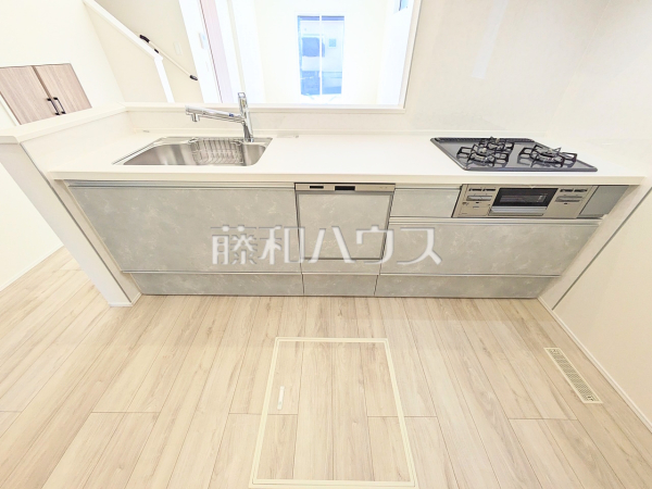 1号棟　家事をしながらご家族との会話も楽しめる対面キッチン　【八王子市楢原町】