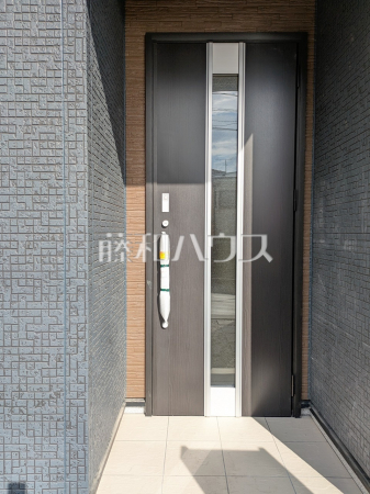 1号棟　玄関　【八王子市楢原町】