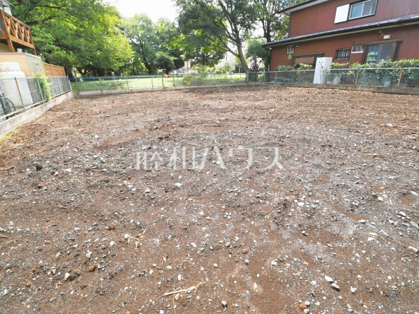現地写真　【東久留米市前沢５丁目】約83.7坪のゆとりある敷地ですので、広いお庭も確保できそうですね。　