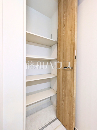 4号棟　廊下収納　【八王子市館町】