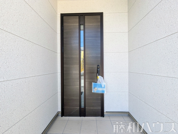1号棟　玄関　【春日井市岩成台９丁目】
