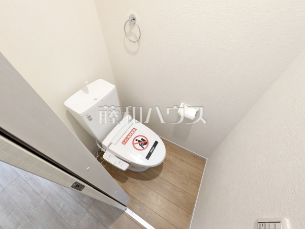 トイレ　【立川市砂川町４丁目】
各階にトイレがあると、階段の上り下りをせずに済むため就寝時なども便利です。　