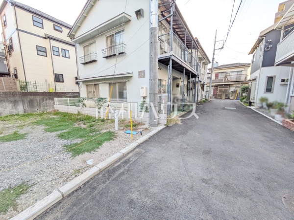 接道状況および現場風景　【八王子市子安町１丁目】
お住まい探しは、家の良し悪しだけでなく周辺環境も重要なポイントです。ぜひ一度お客様の目でご覧ください。　