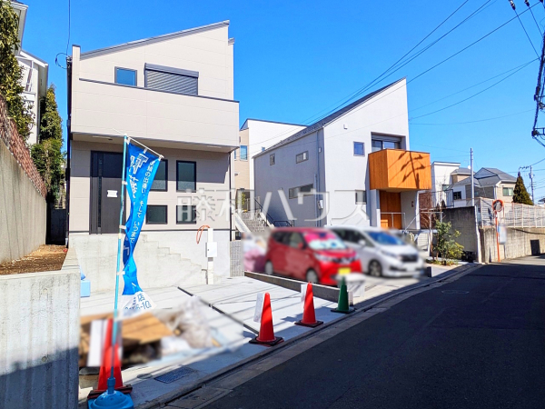 接道状況および現場風景　【三鷹市井の頭１丁目】 物件の事、諸費用の事など、小さな疑問もお気軽にご連絡・ご相談下さい。 