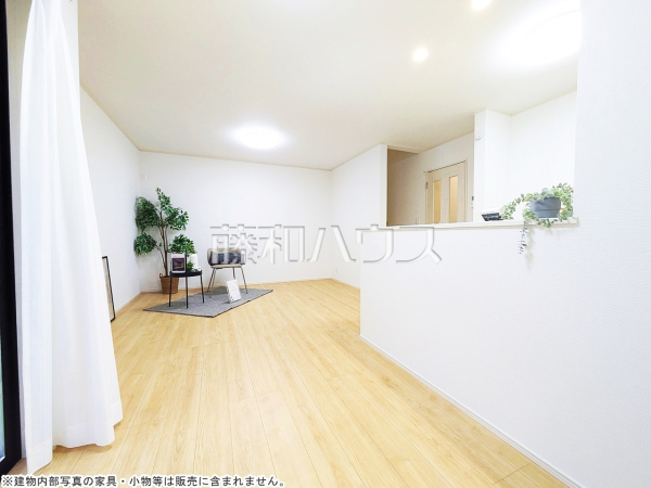 リビング　【小平市小川町１丁目】