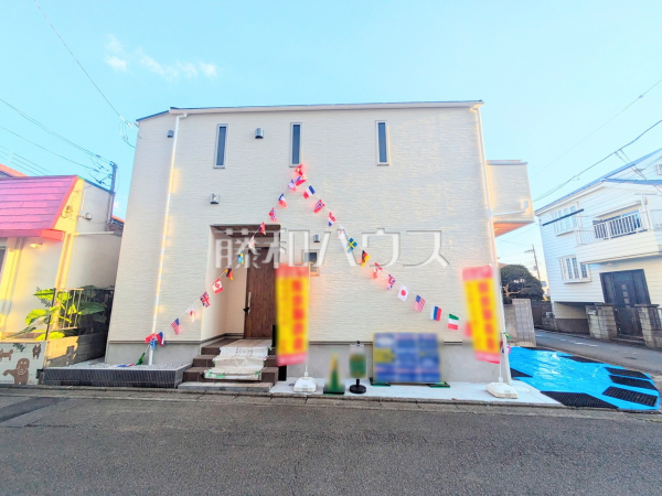 生活に溶け込むシンプルなデザインの外観が魅力の新邸です。【八王子市大和田町１丁目】