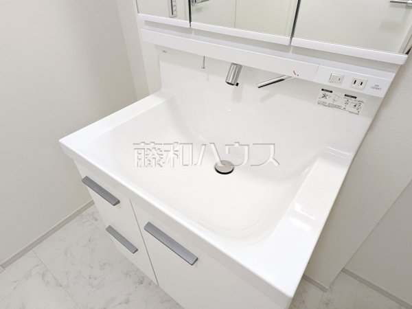 洗面室　【練馬区大泉町５丁目】