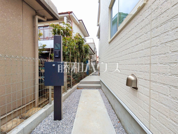 2号棟　玄関　【新座市野寺２丁目】