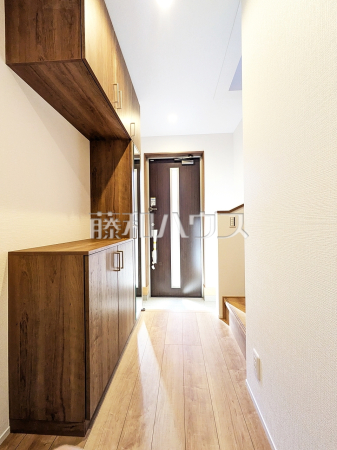 玄関　【東村山市諏訪町２丁目】