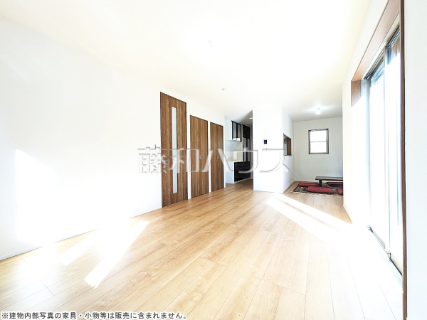 リビング　【東村山市諏訪町２丁目】