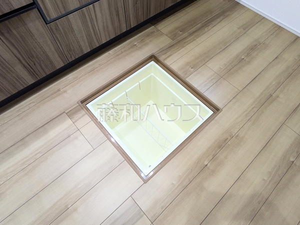 11号棟(モデルハウス)　床下収納　【練馬区西大泉４丁目】