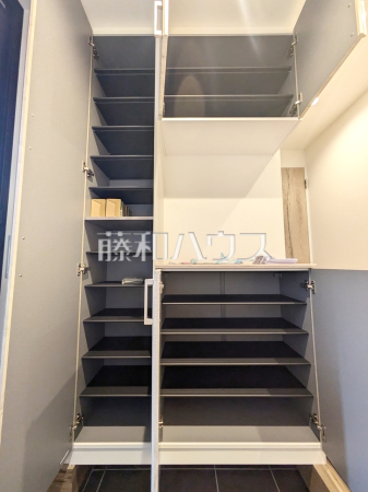 2号棟　玄関収納　【練馬区三原台１丁目】