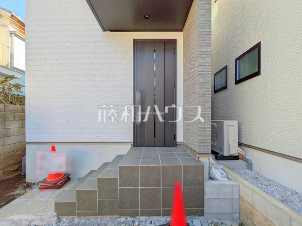 2号棟　玄関　【練馬区三原台１丁目】