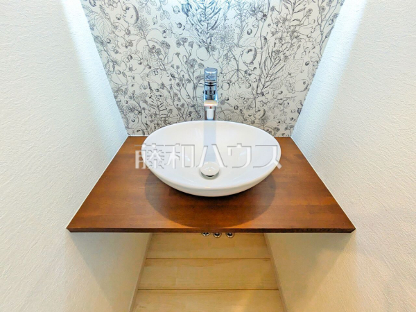 4号棟　手洗い器　【日野市新井１丁目】
おしゃれなセカンド洗面台付き♪