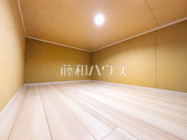 4号棟　小屋裏収納　【日野市新井１丁目】
