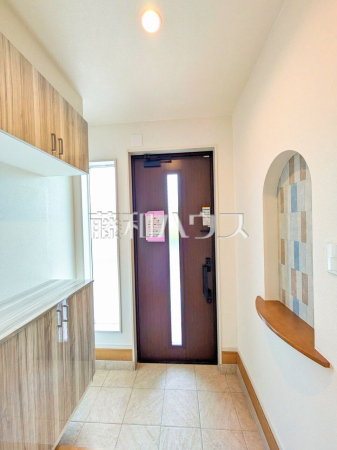 6号棟　玄関　【日野市新井１丁目】