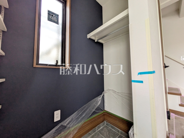 シューズインクローゼット（現況　建築中）【府中市天神町２丁目】大容量のシューズインクロークで玄関もスッキリ　