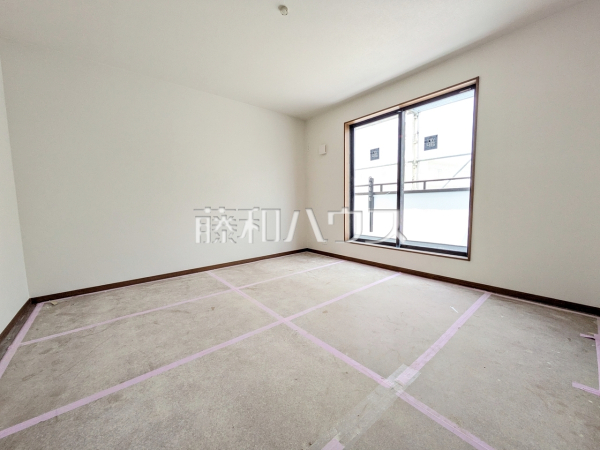 居室（現況　建築中）【府中市天神町２丁目】ここに住む方を想像して、着々と建築しております！