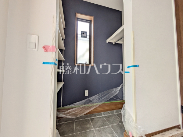 シューズインクローゼット（現況　建築中）【府中市天神町２丁目】大容量のシューズインクロークで玄関もスッキリ　