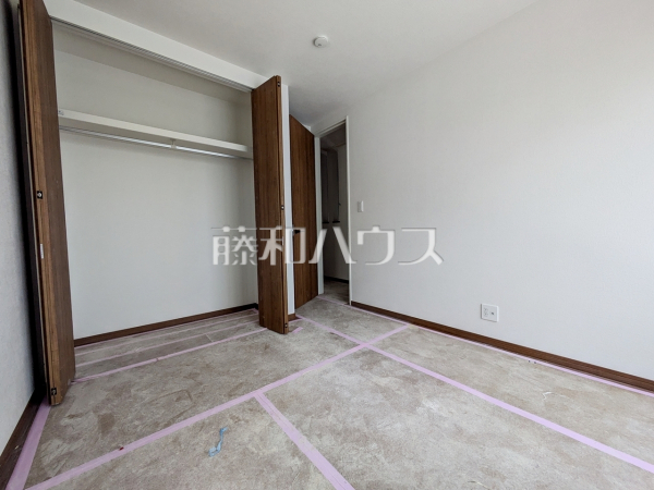 居室（現況　建築中）【府中市天神町２丁目】部屋の雰囲気や広さ・眺望・間取りの使い勝手など、是非一度、ご自身の目で確かめてみてください。　
