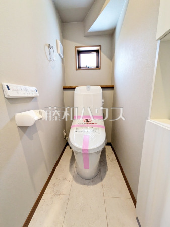 トイレ　【府中市天神町２丁目】
各階にトイレがあると、階段の上り下りをせずに済むため就寝時なども便利です。　