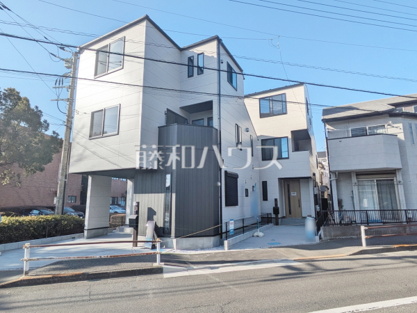 2号棟　外観　【多摩市東寺方】
見学はしたいけど、なかなか時間が取れない・・・そんな方に出勤前や仕事終わりにマイホームを見学できるサポートをいたします！お気軽にお問い合わせください。